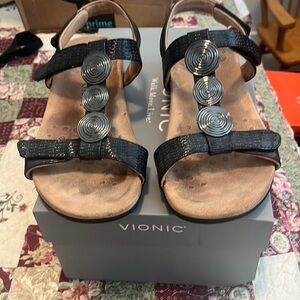 Vionic Black Sandals. Beautiful Metallic Accents.